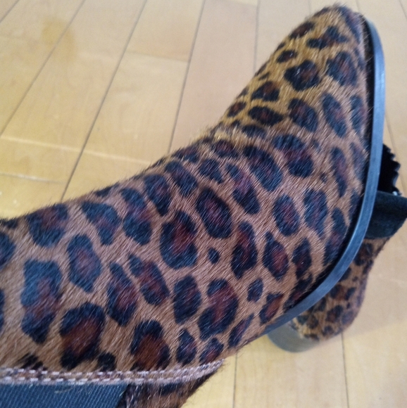 Kenneth Cole Russie Horse hair ankle booties in cheetah print women's size 7 - Picture 5 of 16